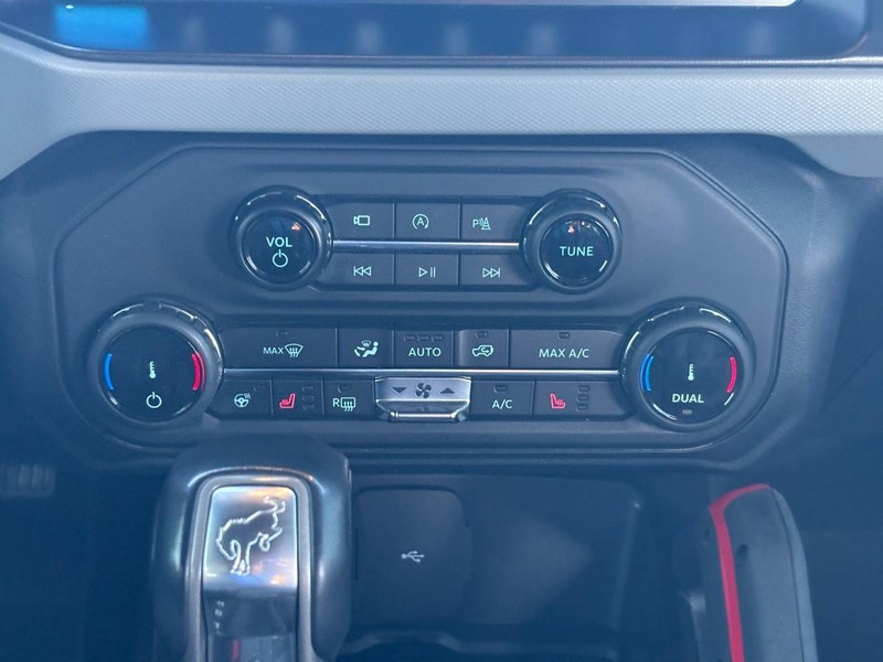 Ford Bronco Vehicle Full-screen Gallery Image 14