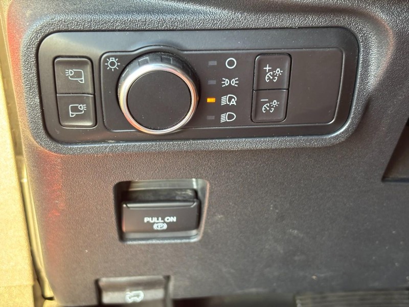 Ford Bronco Vehicle Full-screen Gallery Image 16