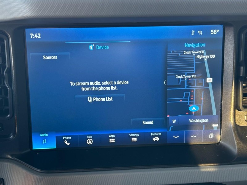 Ford Bronco Vehicle Full-screen Gallery Image 20