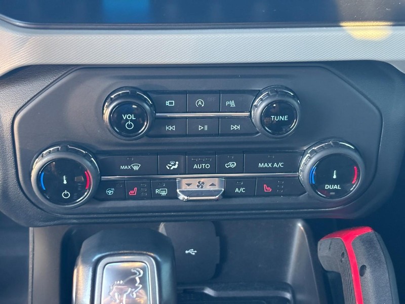 Ford Bronco Vehicle Full-screen Gallery Image 23