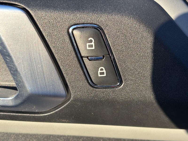 Ford Bronco Vehicle Full-screen Gallery Image 24