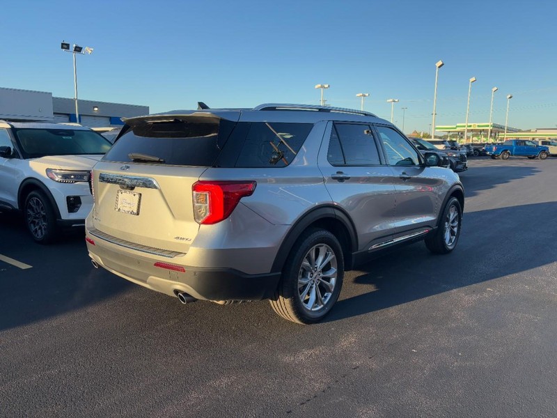 Ford Explorer Vehicle Full-screen Gallery Image 03