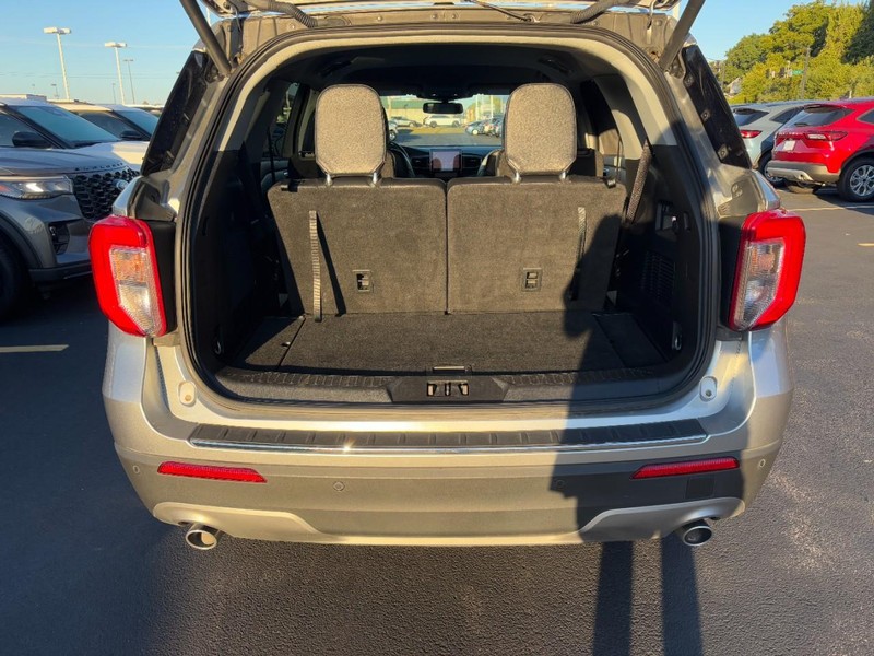 Ford Explorer Vehicle Full-screen Gallery Image 04