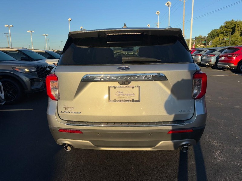 Ford Explorer Vehicle Full-screen Gallery Image 05