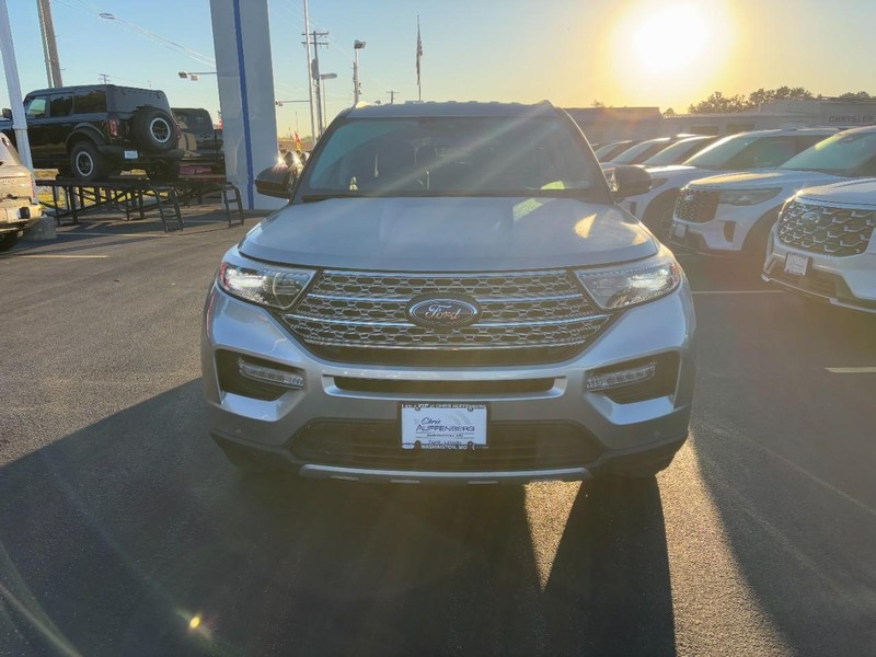 Ford Explorer Vehicle Full-screen Gallery Image 09