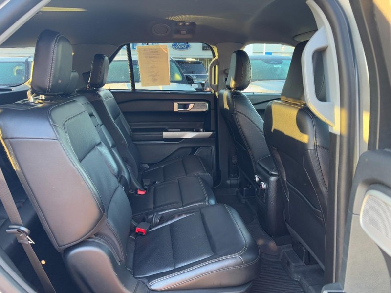 Ford Explorer Vehicle Full-screen Gallery Image 10