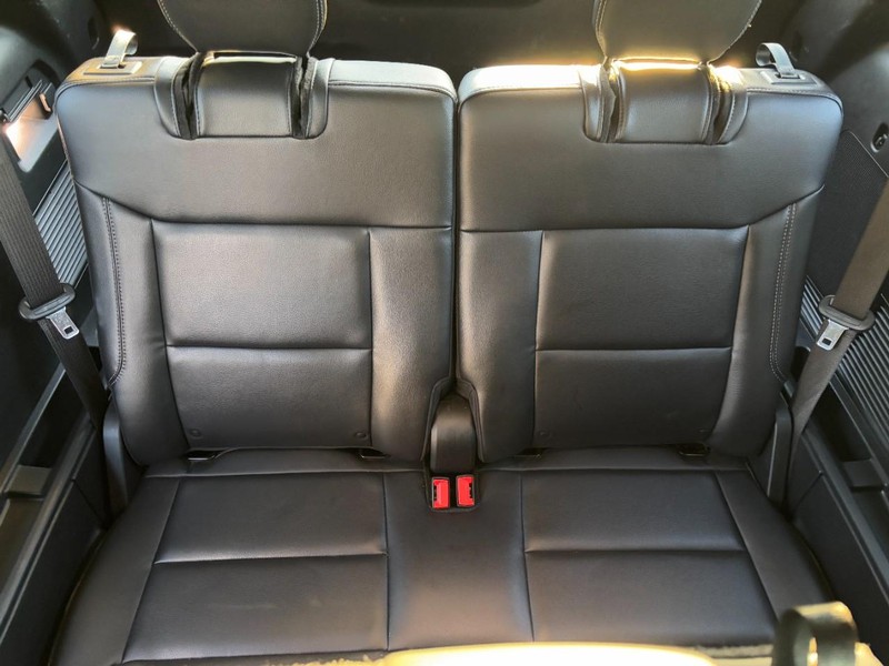 Ford Explorer Vehicle Full-screen Gallery Image 11