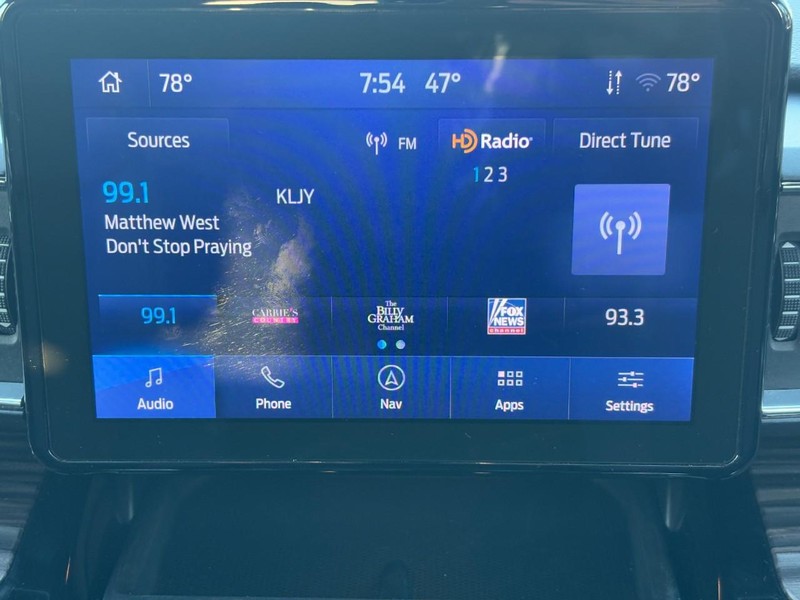 Ford Explorer Vehicle Full-screen Gallery Image 14