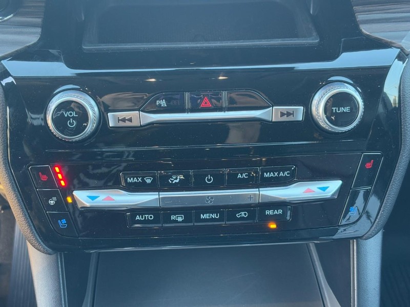 Ford Explorer Vehicle Full-screen Gallery Image 24