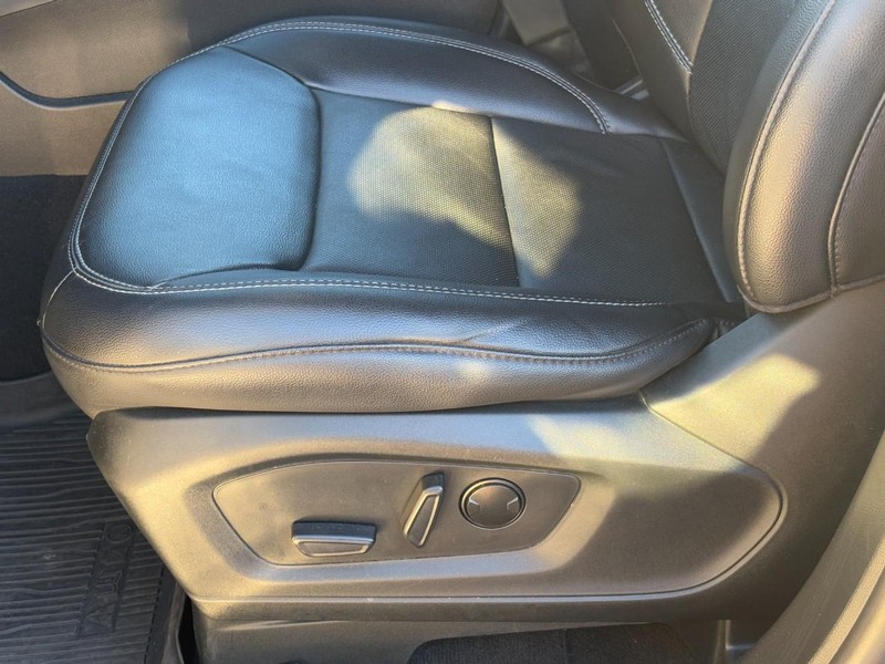 Ford Explorer Vehicle Full-screen Gallery Image 27