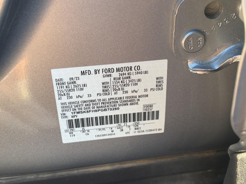 Ford Explorer Vehicle Full-screen Gallery Image 28