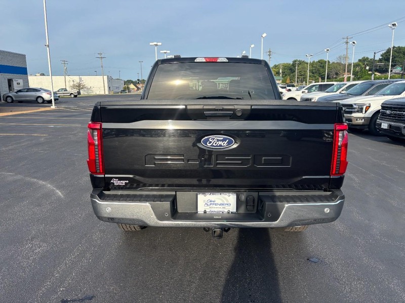Ford F-150 Vehicle Full-screen Gallery Image 05