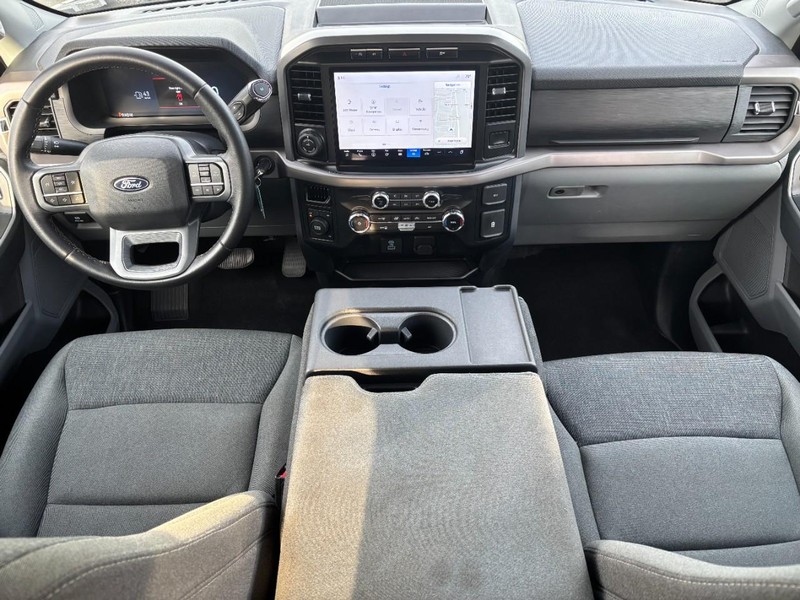 Ford F-150 Vehicle Full-screen Gallery Image 12