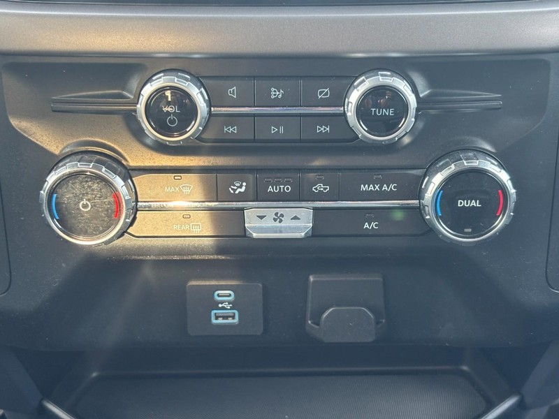 Ford F-150 Vehicle Full-screen Gallery Image 15