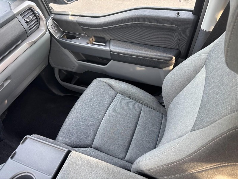 Ford F-150 Vehicle Full-screen Gallery Image 16