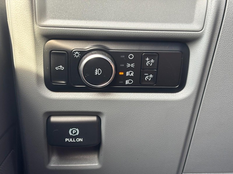 Ford F-150 Vehicle Full-screen Gallery Image 17