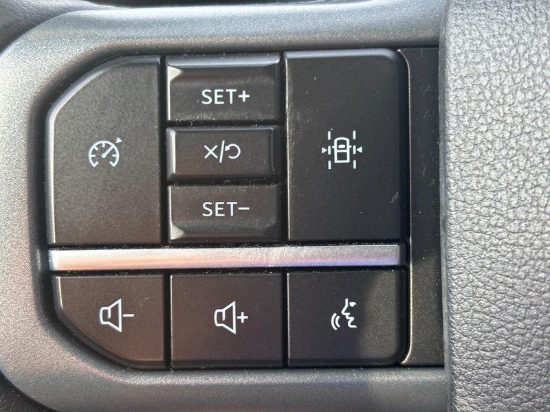 Ford F-150 Vehicle Full-screen Gallery Image 18