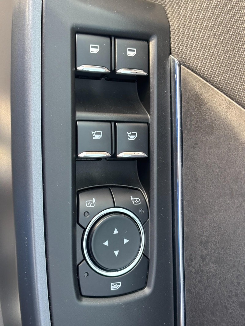 Ford F-150 Vehicle Full-screen Gallery Image 27