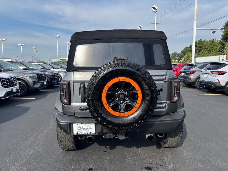 Ford Bronco Vehicle Full-screen Gallery Image 05