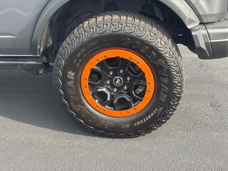 Ford Bronco Vehicle Full-screen Gallery Image 07