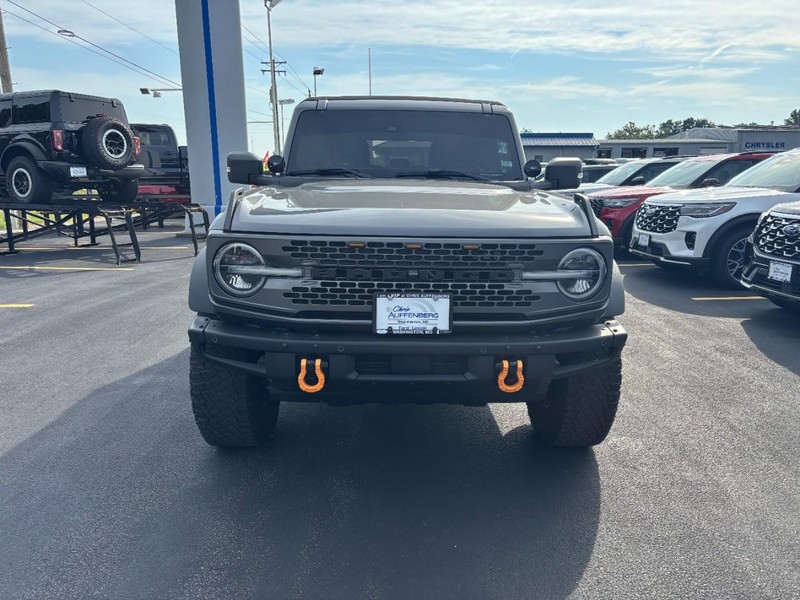 Ford Bronco Vehicle Full-screen Gallery Image 09