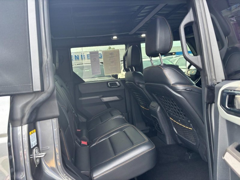 Ford Bronco Vehicle Full-screen Gallery Image 10