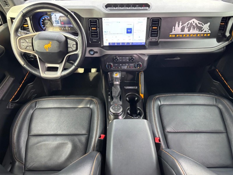 Ford Bronco Vehicle Full-screen Gallery Image 11