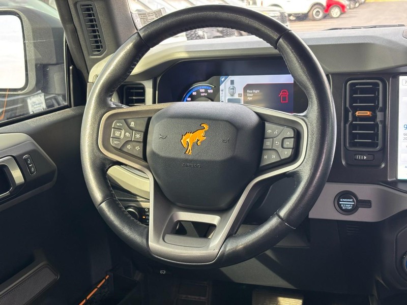 Ford Bronco Vehicle Full-screen Gallery Image 12