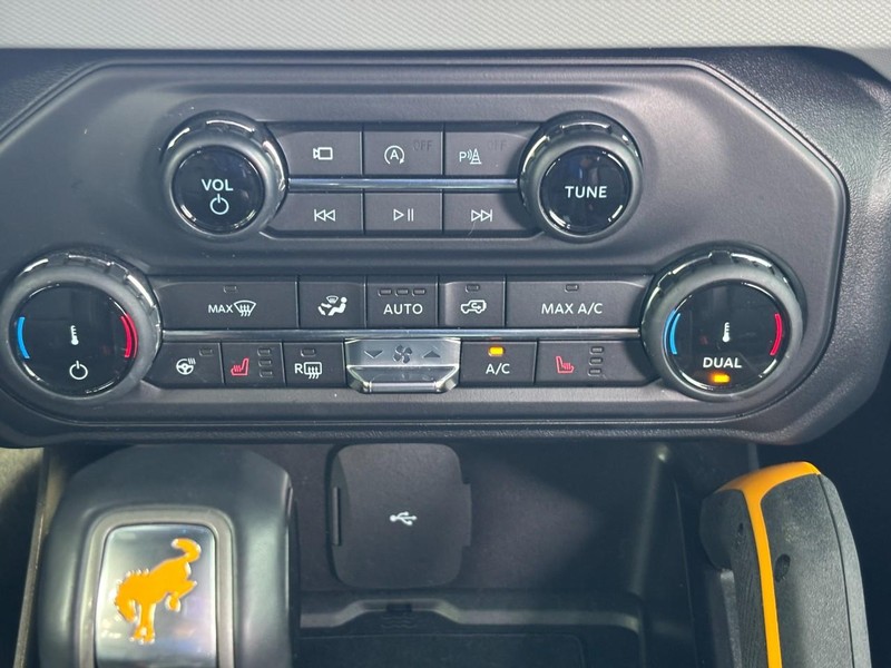 Ford Bronco Vehicle Full-screen Gallery Image 14