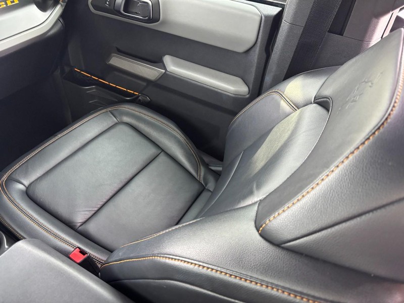 Ford Bronco Vehicle Full-screen Gallery Image 15