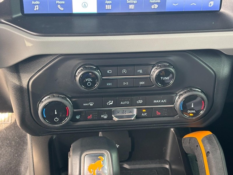 Ford Bronco Vehicle Full-screen Gallery Image 23