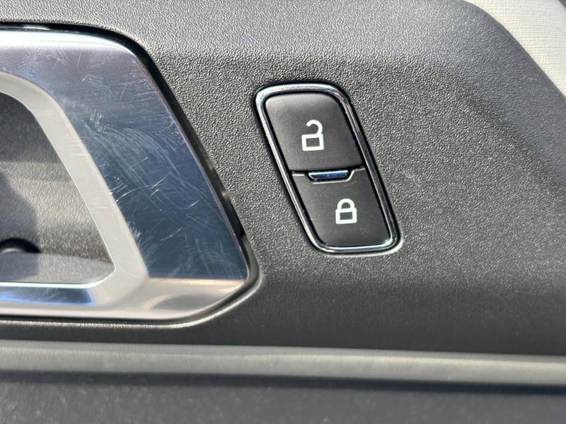 Ford Bronco Vehicle Full-screen Gallery Image 24