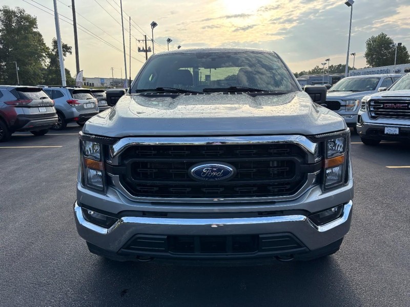 Ford F-150 Vehicle Full-screen Gallery Image 09