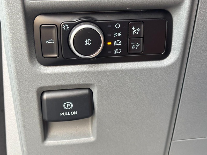 Ford F-150 Vehicle Full-screen Gallery Image 16