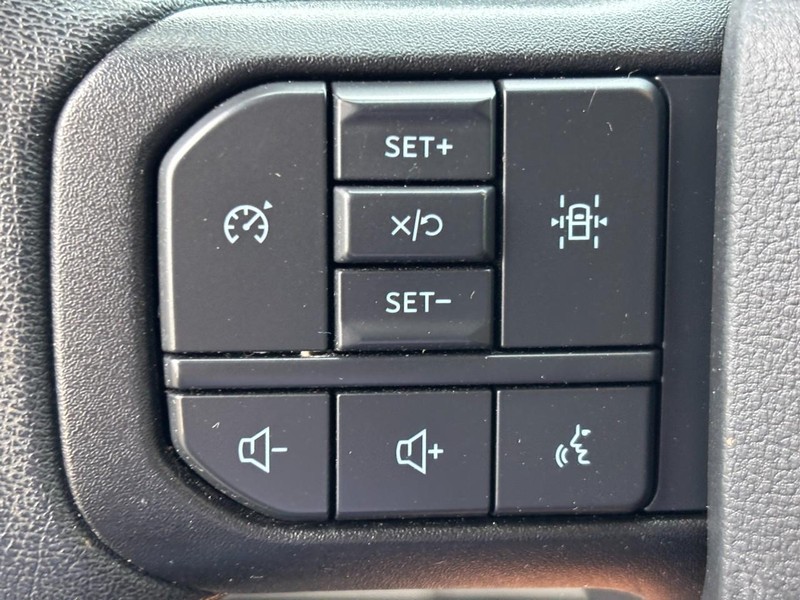 Ford F-150 Vehicle Full-screen Gallery Image 17