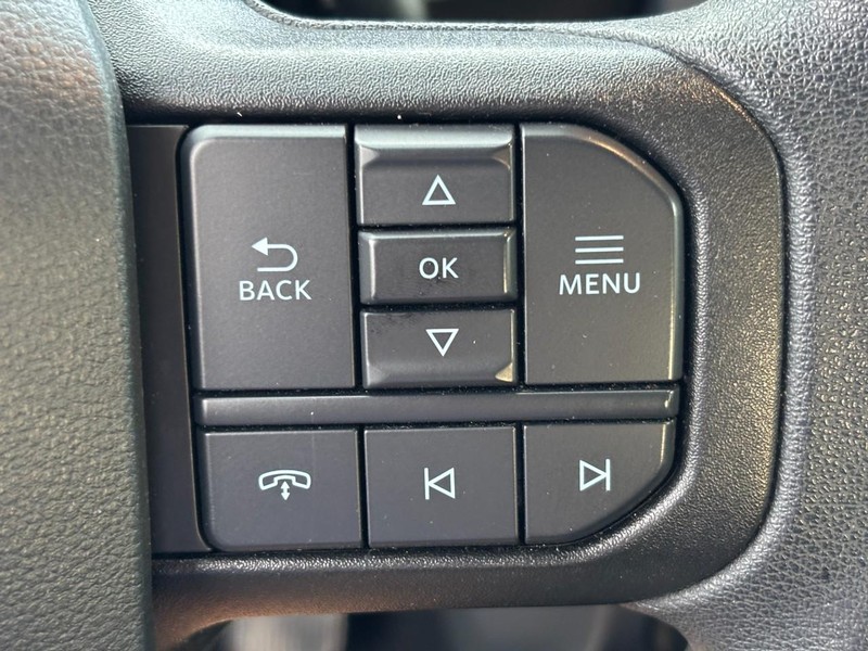 Ford F-150 Vehicle Full-screen Gallery Image 18