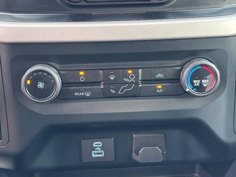 Ford F-150 Vehicle Full-screen Gallery Image 22