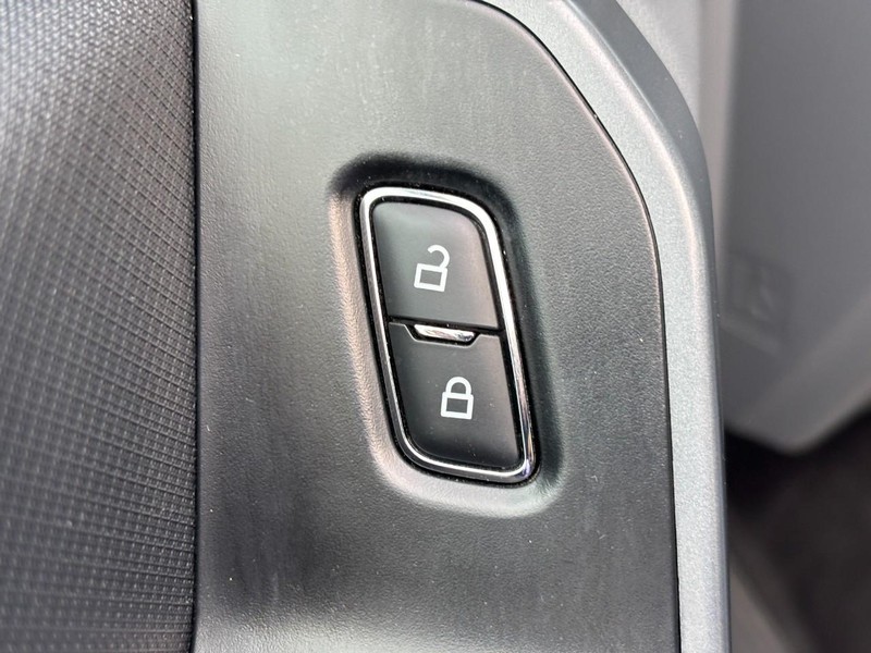 Ford F-150 Vehicle Full-screen Gallery Image 26