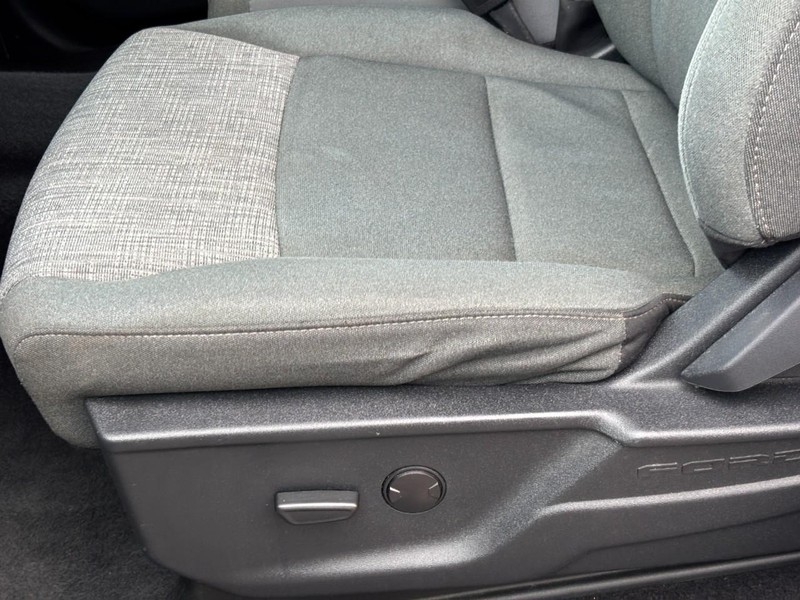 Ford F-150 Vehicle Full-screen Gallery Image 27