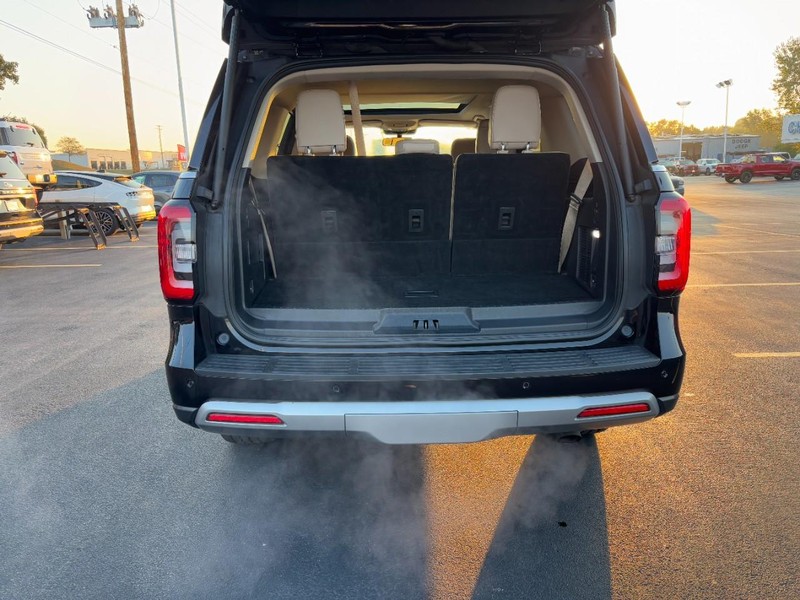 Ford Expedition Vehicle Full-screen Gallery Image 04