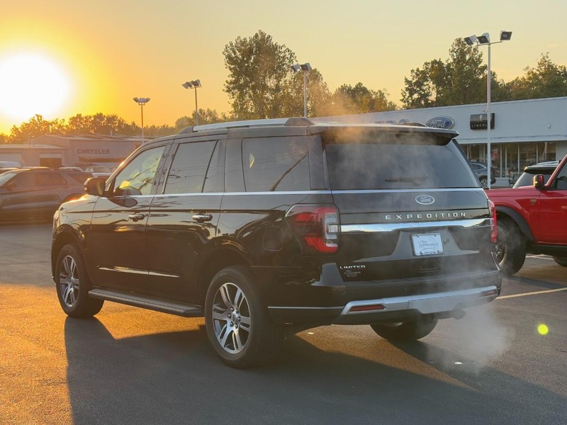 Ford Expedition Vehicle Full-screen Gallery Image 06