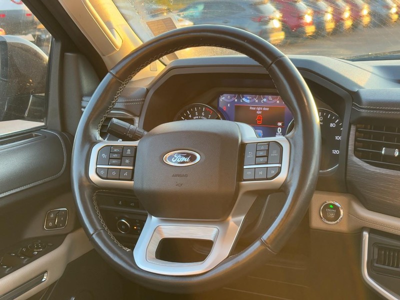 Ford Expedition Vehicle Full-screen Gallery Image 13