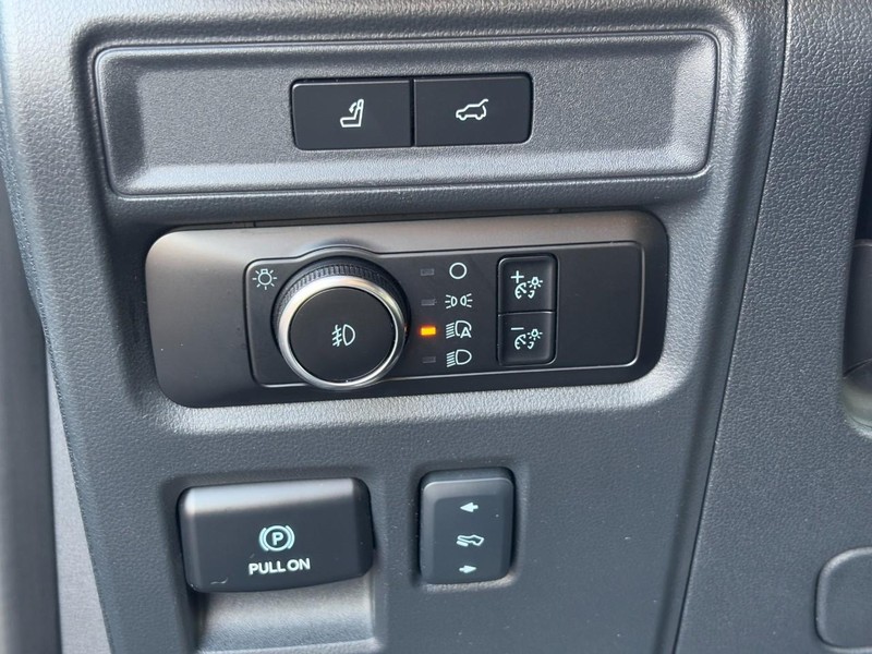 Ford Expedition Vehicle Full-screen Gallery Image 17