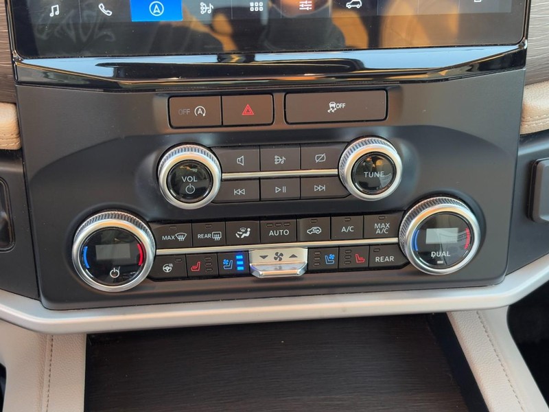 Ford Expedition Vehicle Full-screen Gallery Image 24