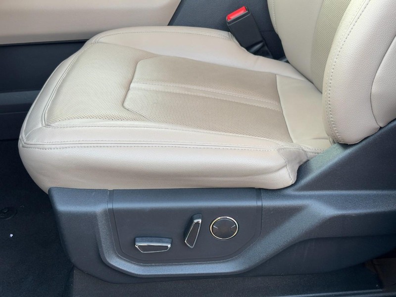 Ford Expedition Vehicle Full-screen Gallery Image 27