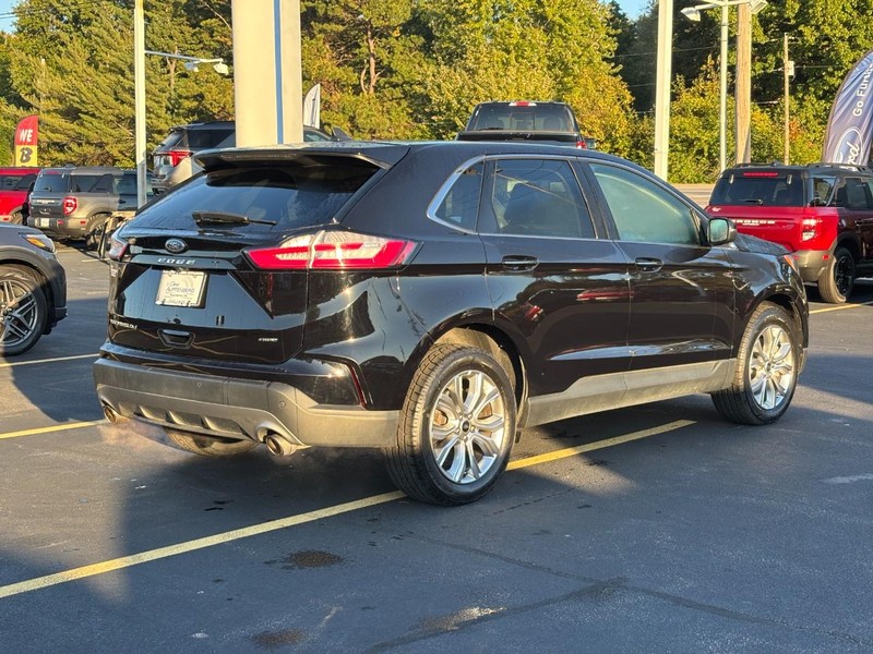 Ford Edge Vehicle Full-screen Gallery Image 03