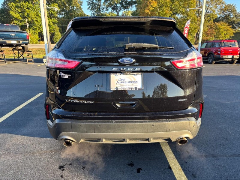 Ford Edge Vehicle Full-screen Gallery Image 05