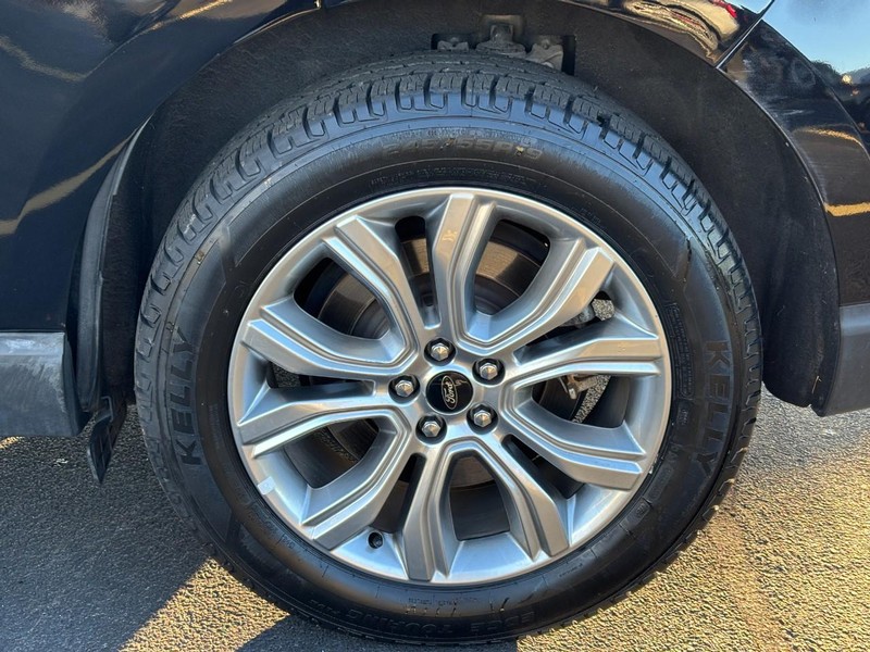 Ford Edge Vehicle Full-screen Gallery Image 07