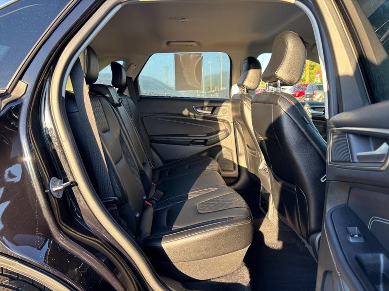 Ford Edge Vehicle Full-screen Gallery Image 10