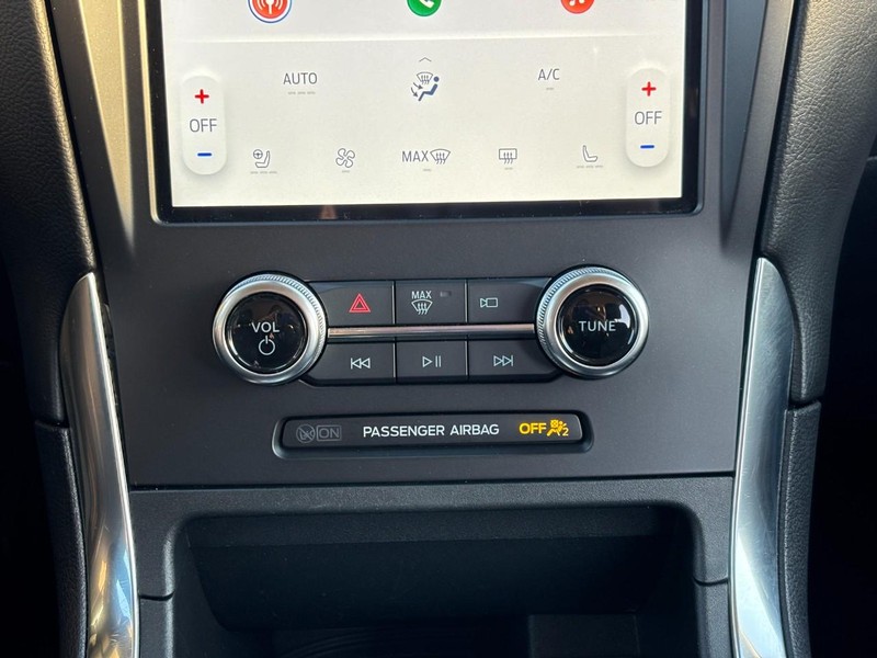 Ford Edge Vehicle Full-screen Gallery Image 14